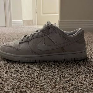 Vast gray Nike dunks, size 8